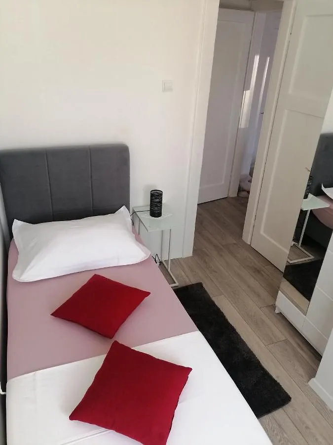 Apartment All 4 You Split