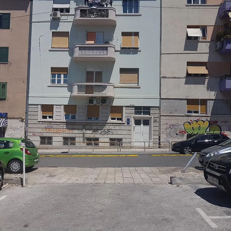 Apartment All 4 You Split