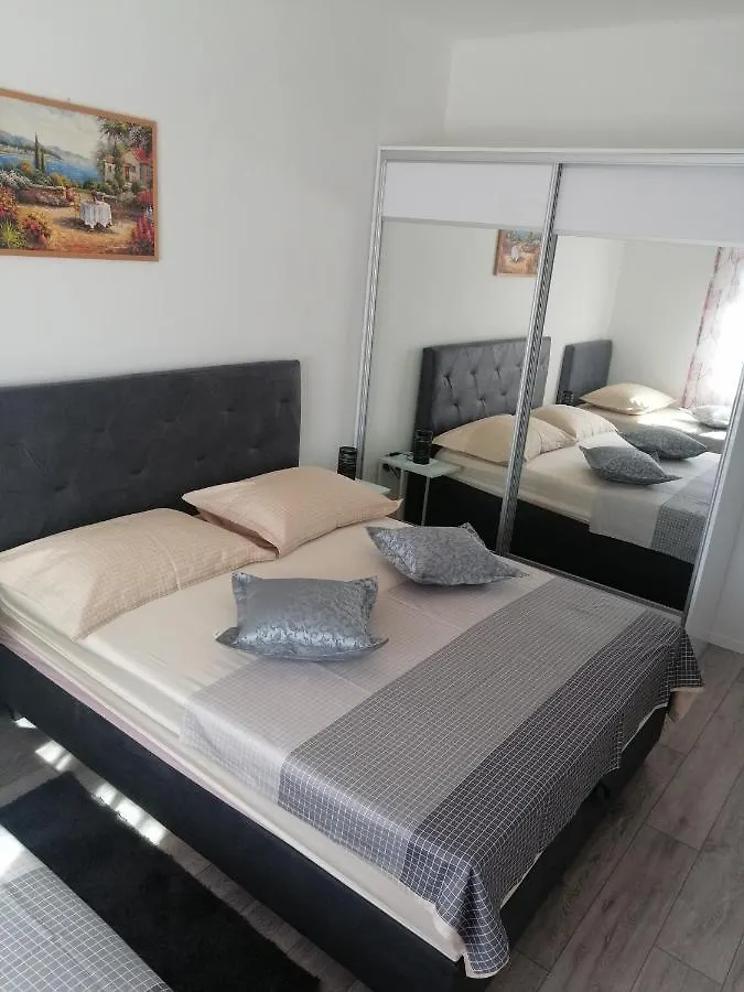 Apartment All 4 You Split
